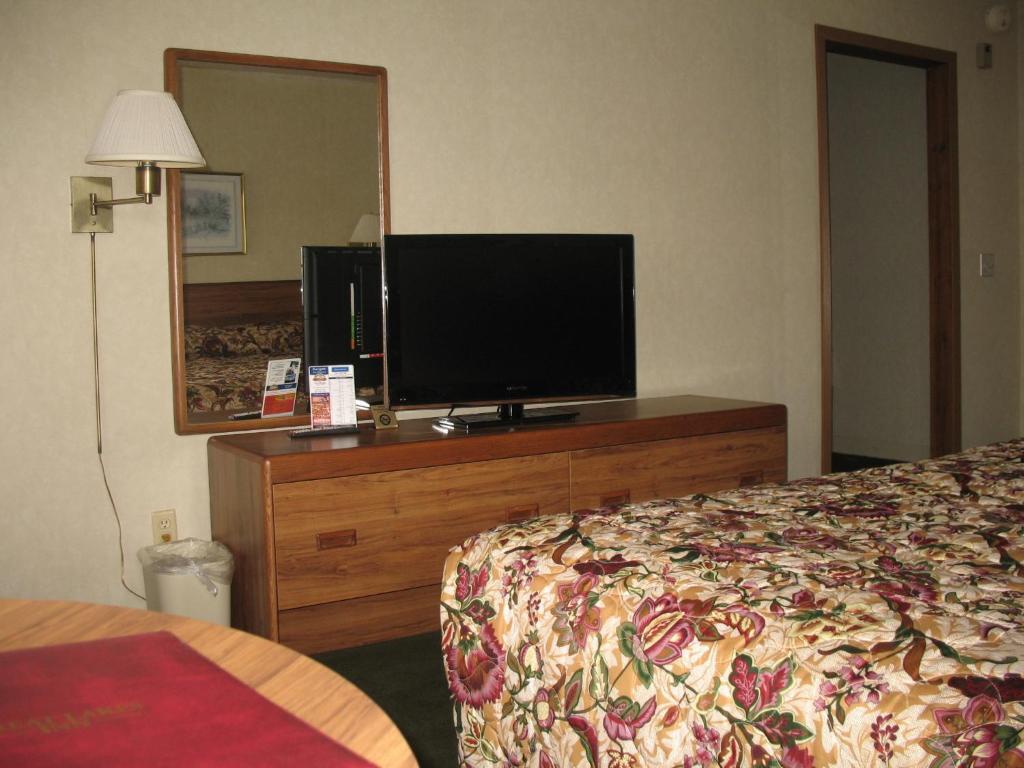 Great Lakes Inn Mackinaw City Buitenkant foto
