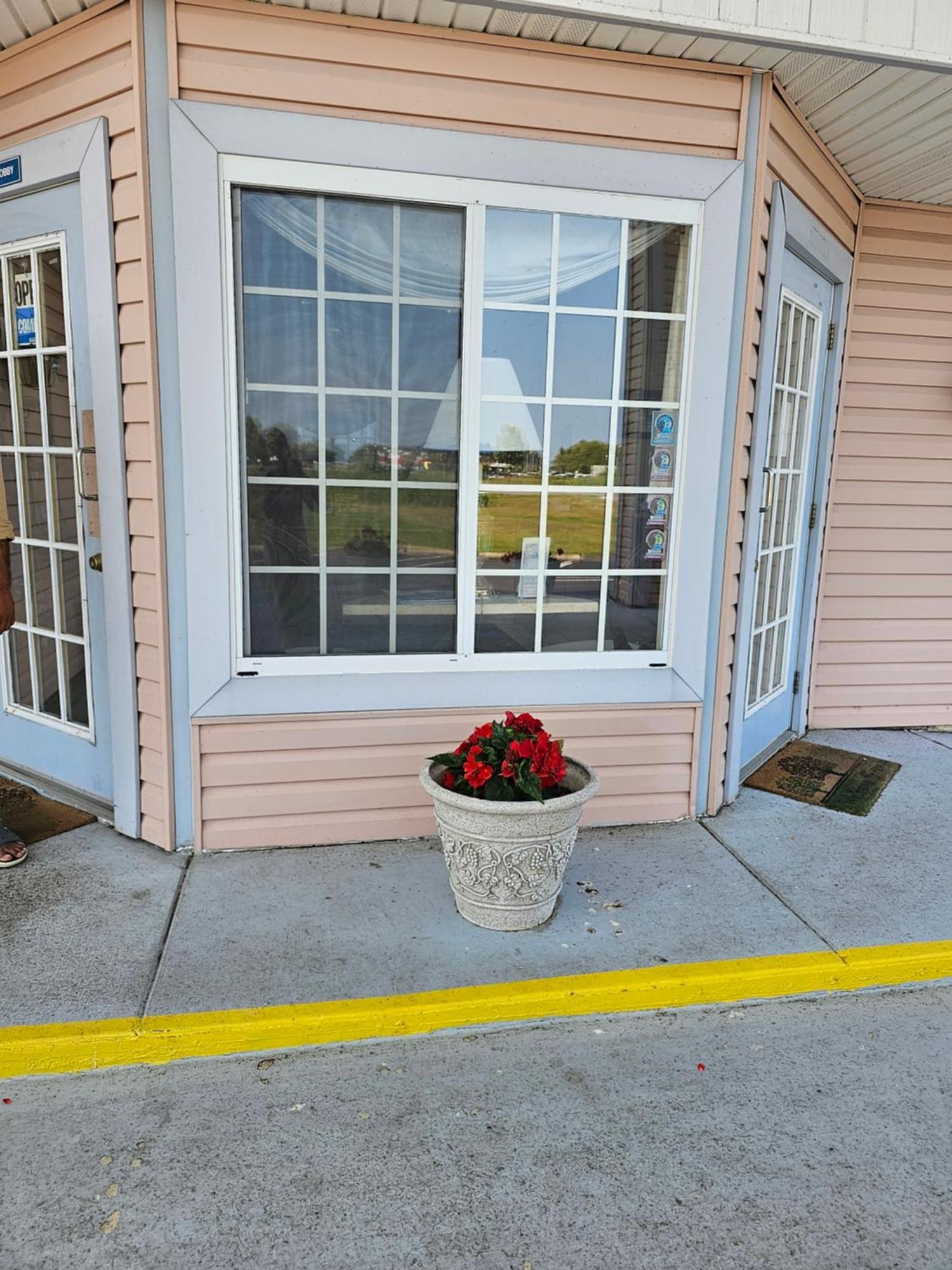 Great Lakes Inn Mackinaw City Buitenkant foto