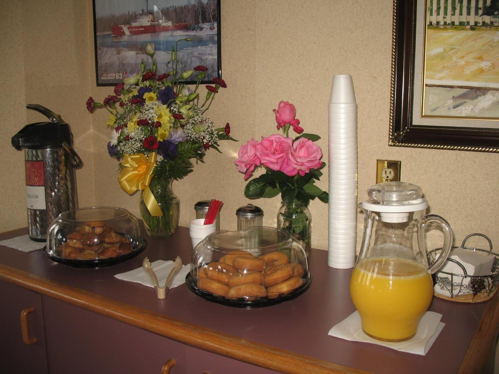 Great Lakes Inn Mackinaw City Buitenkant foto