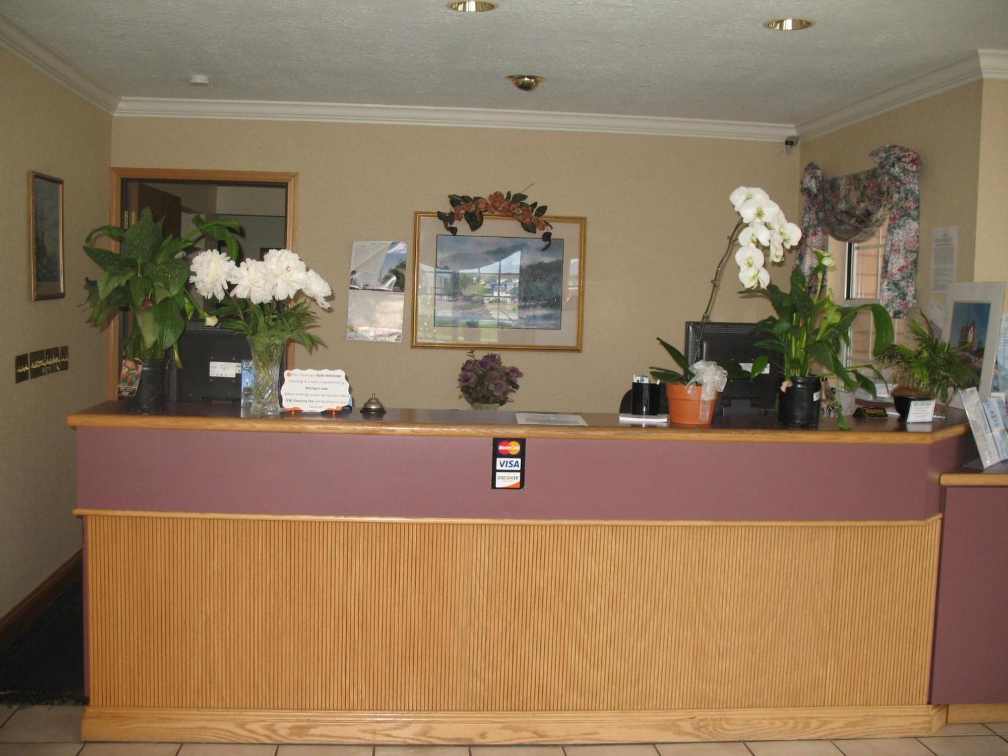 Great Lakes Inn Mackinaw City Buitenkant foto