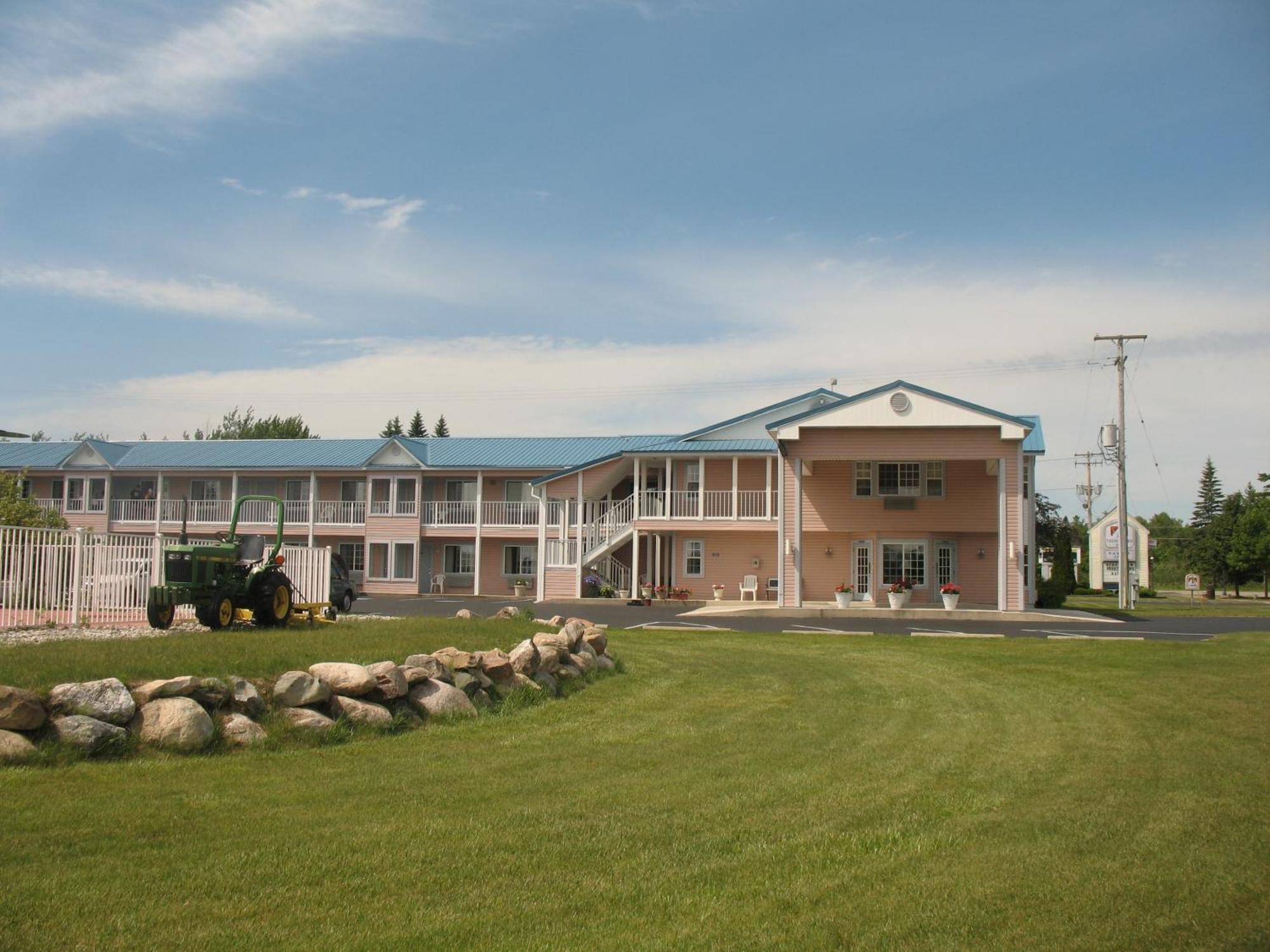 Great Lakes Inn Mackinaw City Buitenkant foto