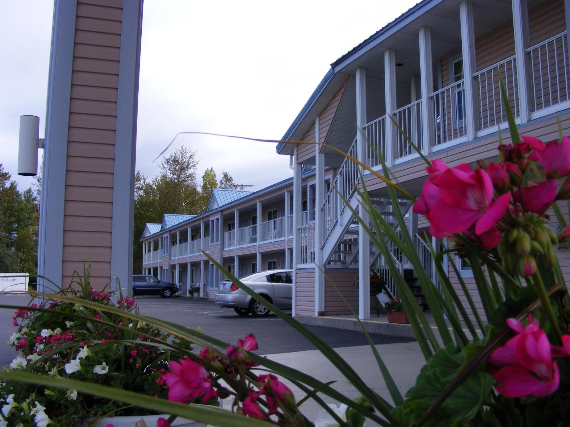 Great Lakes Inn Mackinaw City Buitenkant foto