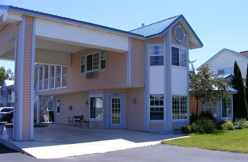 Great Lakes Inn Mackinaw City Buitenkant foto