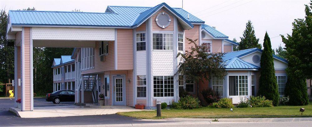 Great Lakes Inn Mackinaw City Buitenkant foto