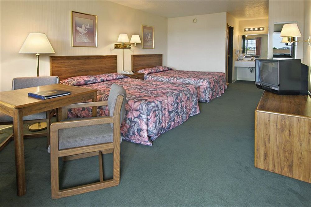 Great Lakes Inn Mackinaw City Buitenkant foto