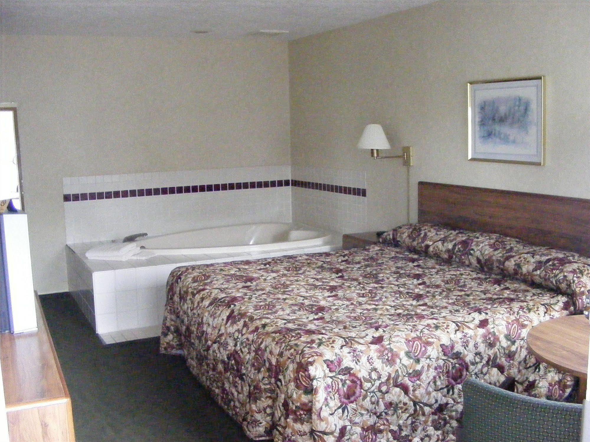 Great Lakes Inn Mackinaw City Buitenkant foto