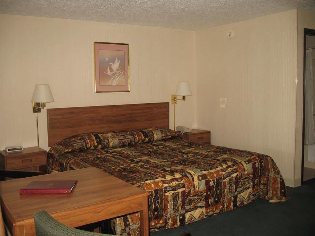 Great Lakes Inn Mackinaw City Buitenkant foto